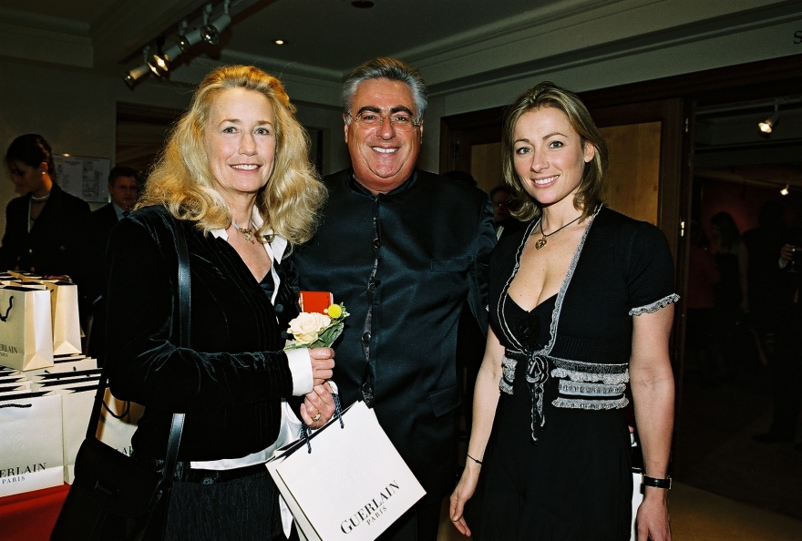 Anne-Sophie Lapix, Brigitte Fossey et Jean-Michel Aubrun au Gala d'Amnesty International à Paris, 2006.jpg