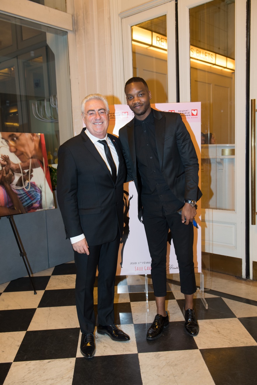 Ahmed Dramé avec Jean-Michel Aubrun lors du Gala du Coeur, Salle Gaveau, Paris, 2018.jpg