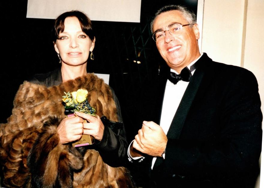 Marie Laforêt et Jean-Michel Aubrun lors du Gala d'Enfance Majuscule, Espace Pierre Cardin, 1998 .JPG