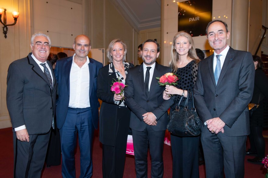 La Ministre Sophie Cluzel et son époux, Le Ministre Adrien Taquet et son épouse avec Jean-Michel Aubrun et Hervé Michel-Dansac au Gala d'Enfance Majuscule Paris 2019.jpg