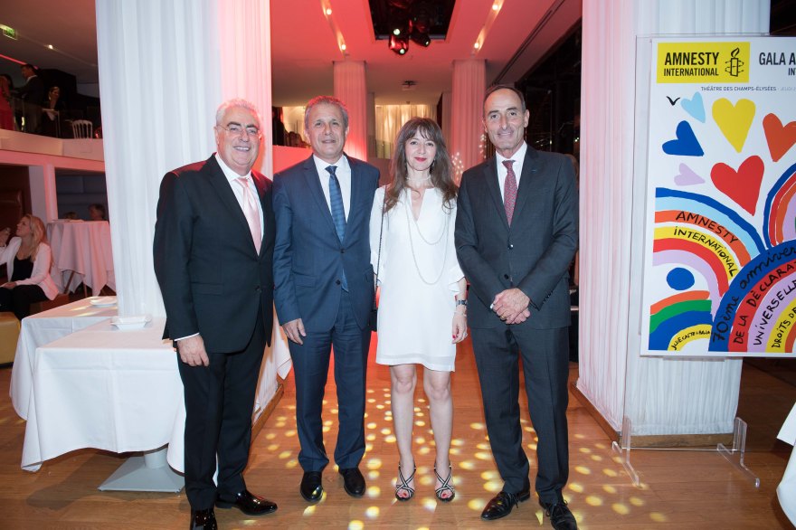 L'Ambassadeur de Tunisie Abdelaziz Rassäa et son épouse avec Jean-Michel Aubrun et Hervé Michel-Dansac au Gala d'Amnesty International 2018 Paris.jpg